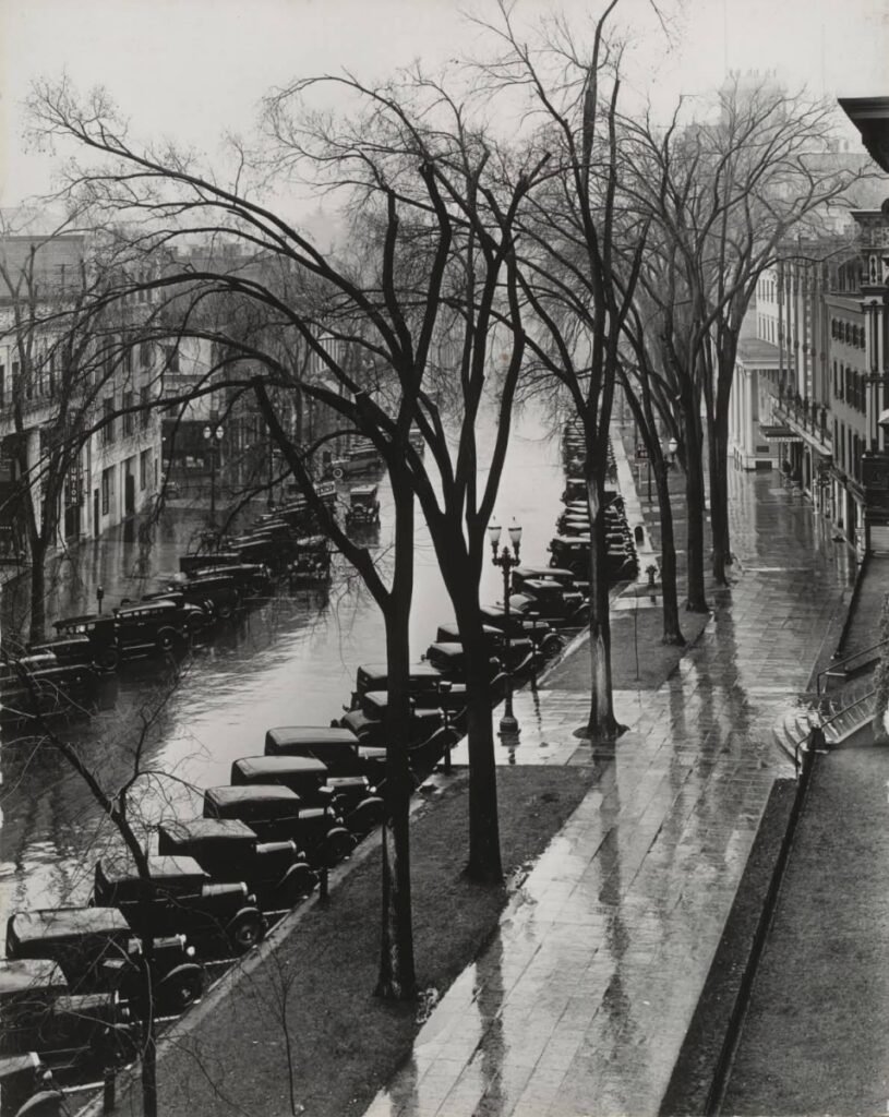 15. Walker Evans – Il fotografo dallo sguardo discreto tra realtà e poesia 42 42.Main Street Saratoga Springs New York 1931 di Walker Evans