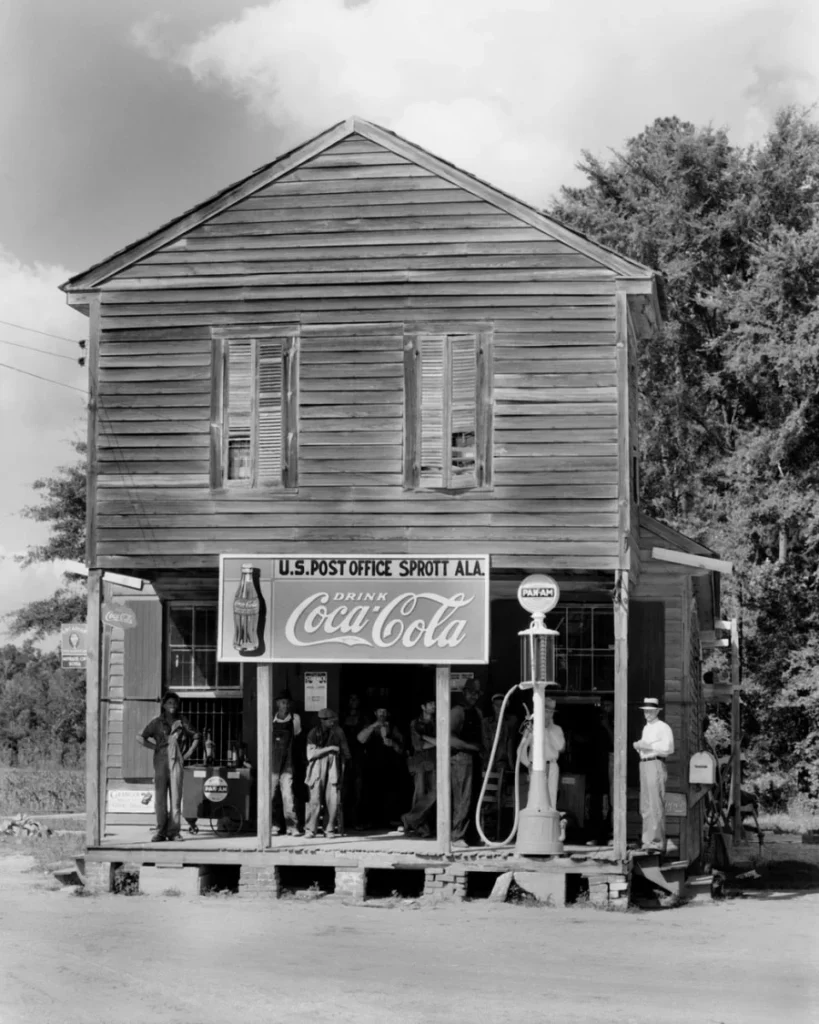 15. Walker Evans – Il fotografo dallo sguardo discreto tra realtà e poesia 44 44.Crossroads store Alabama 1936 by Walker Evans