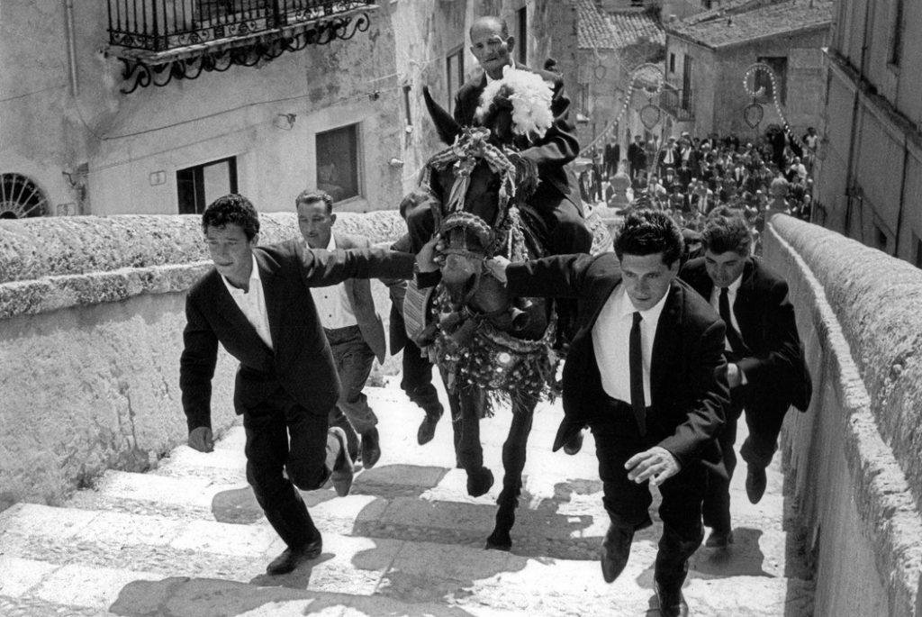 33. Ferdinando Scianna Feste religiose in SIcilia