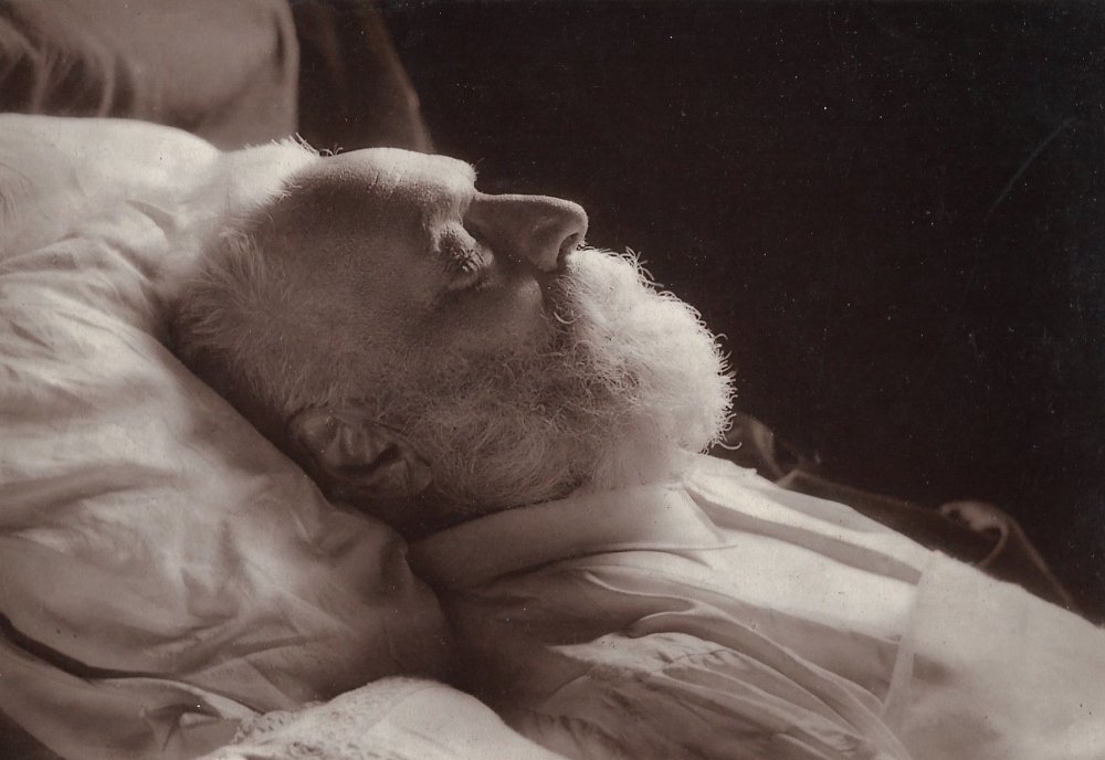 11a.Victor Hugo sul letto di morte fotografato da Nadar. 22 maggio 1885. 2