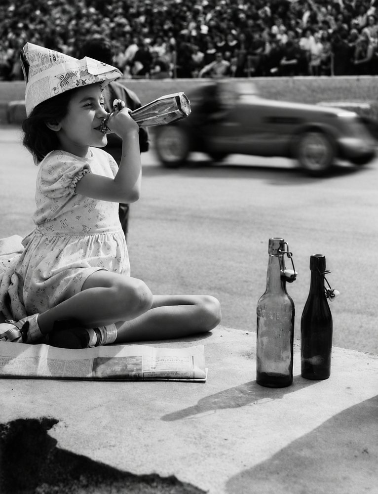 15.Fille au GRAND PRIX DALBI 1946.Jean Dieuzaide
