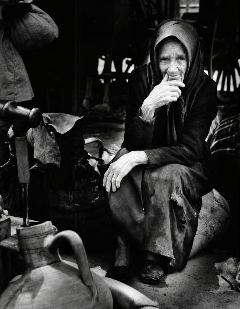 21.Anziana donna spagnola 1950 circa. Foto Jean Dieuzaide