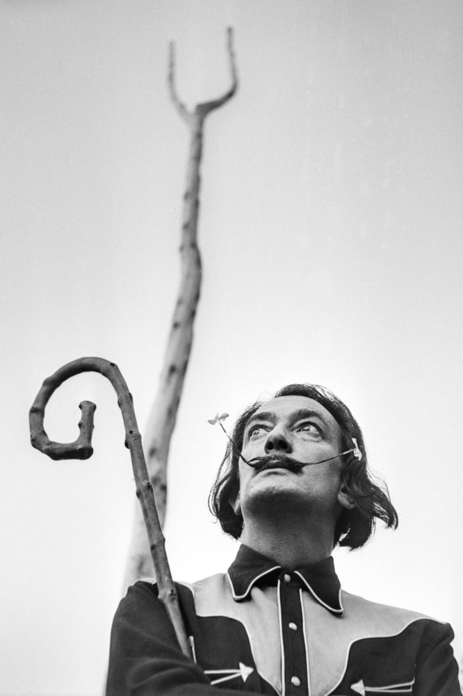 30. Salvador Dali Port Lligat Catalogna 1953. Foto Jean Dieuzaide